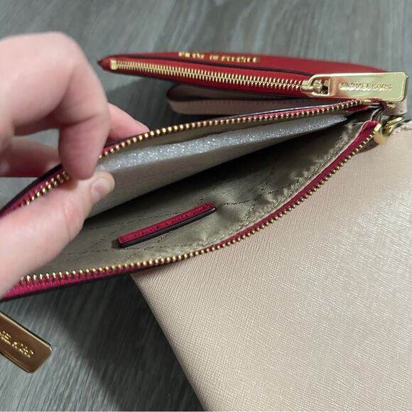 Michael Kors Jet Set Travel Trio 3 in 1‎ Wristlet in Nude/Magenta Pink/Red NWT - Picture 9 of 9